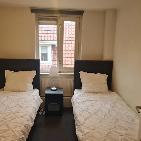 Three Bedroom Lovely 아파트 *