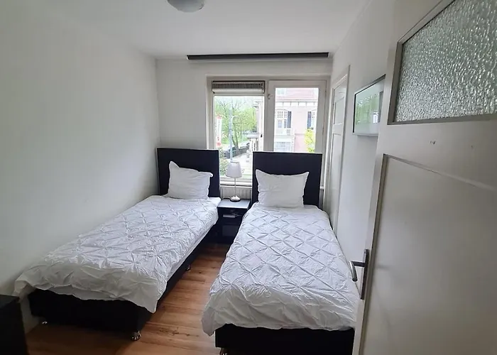 Lägenhet Three Bedroom Lovely